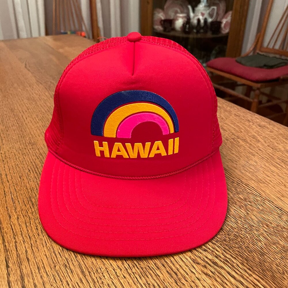 Men's Vintage Hawaii Rainbow Red Snapback Mesh Back Trucker Hat Cap - Picture 2 of 11